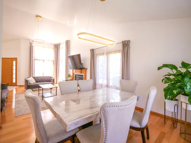 $345,000 | 6706 Pondview Drive, Tinley Park, IL 60477