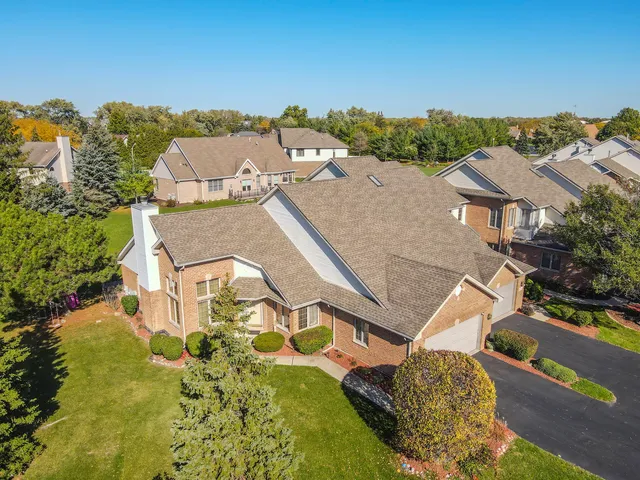 $345,000 | 6706 Pondview Drive, Tinley Park, IL 60477