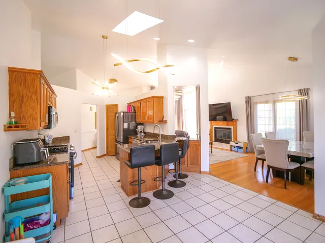 $345,000 | 6706 Pondview Drive, Tinley Park, IL 60477