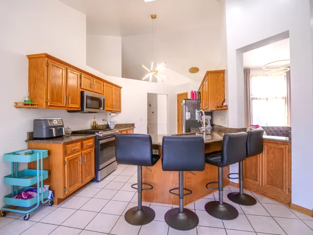 $345,000 | 6706 Pondview Drive, Tinley Park, IL 60477