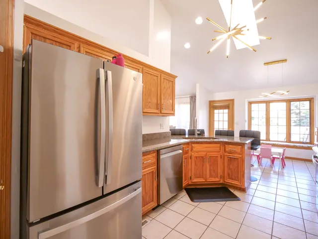 $345,000 | 6706 Pondview Drive, Tinley Park, IL 60477