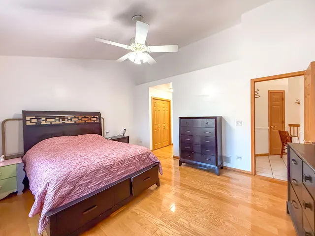 $345,000 | 6706 Pondview Drive, Tinley Park, IL 60477