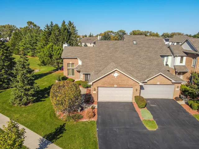 $345,000 | 6706 Pondview Drive, Tinley Park, IL 60477