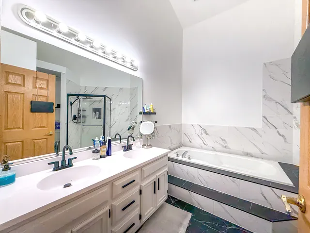 $345,000 | 6706 Pondview Drive, Tinley Park, IL 60477