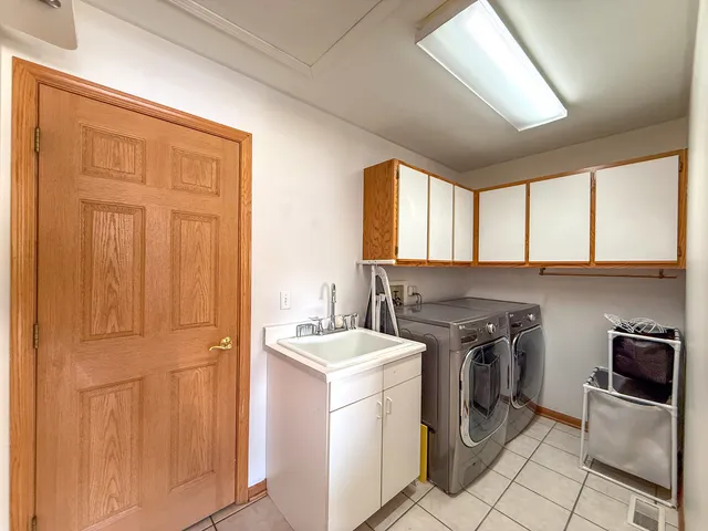 $345,000 | 6706 Pondview Drive, Tinley Park, IL 60477