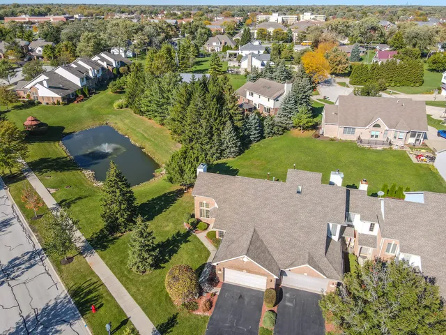 $345,000 | 6706 Pondview Drive, Tinley Park, IL 60477