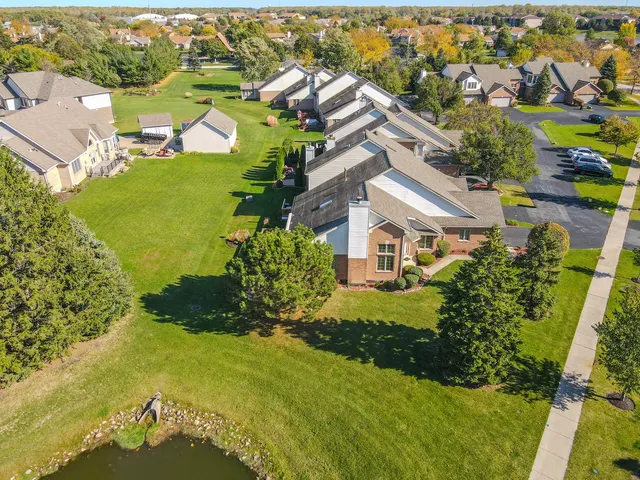 $345,000 | 6706 Pondview Drive, Tinley Park, IL 60477