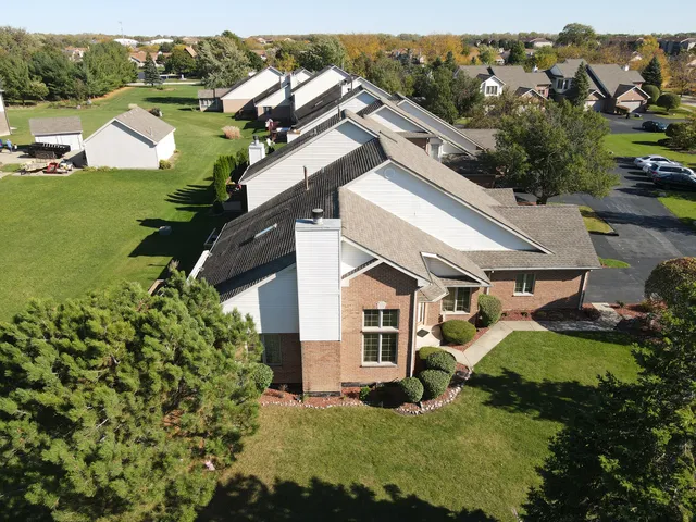 $345,000 | 6706 Pondview Drive, Tinley Park, IL 60477