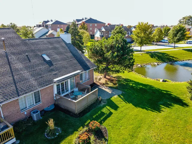 $345,000 | 6706 Pondview Drive, Tinley Park, IL 60477