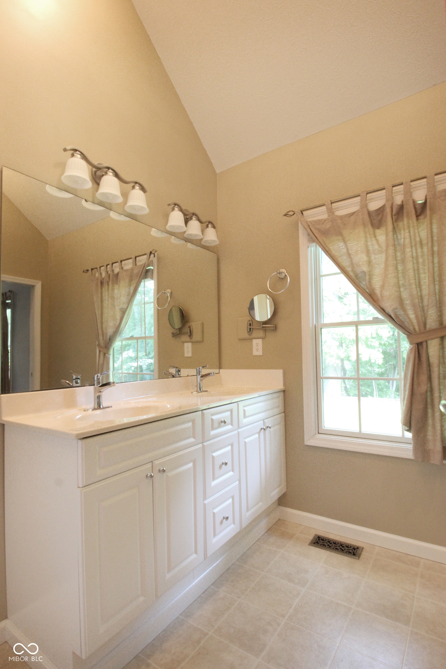 5140 Bull Run Columbus, IN 47203 - Photo 10 of 26