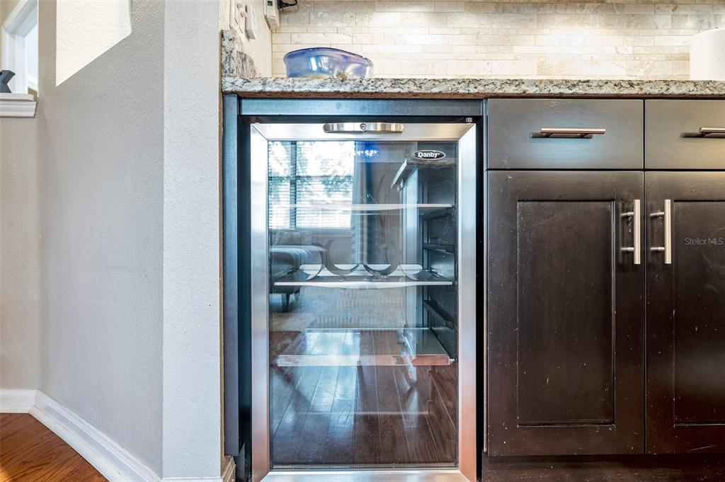 2245 Chianti Place, Unit 724 Palm Harbor, FL 34683 - Photo 12 of 76 a closeup of a glass door