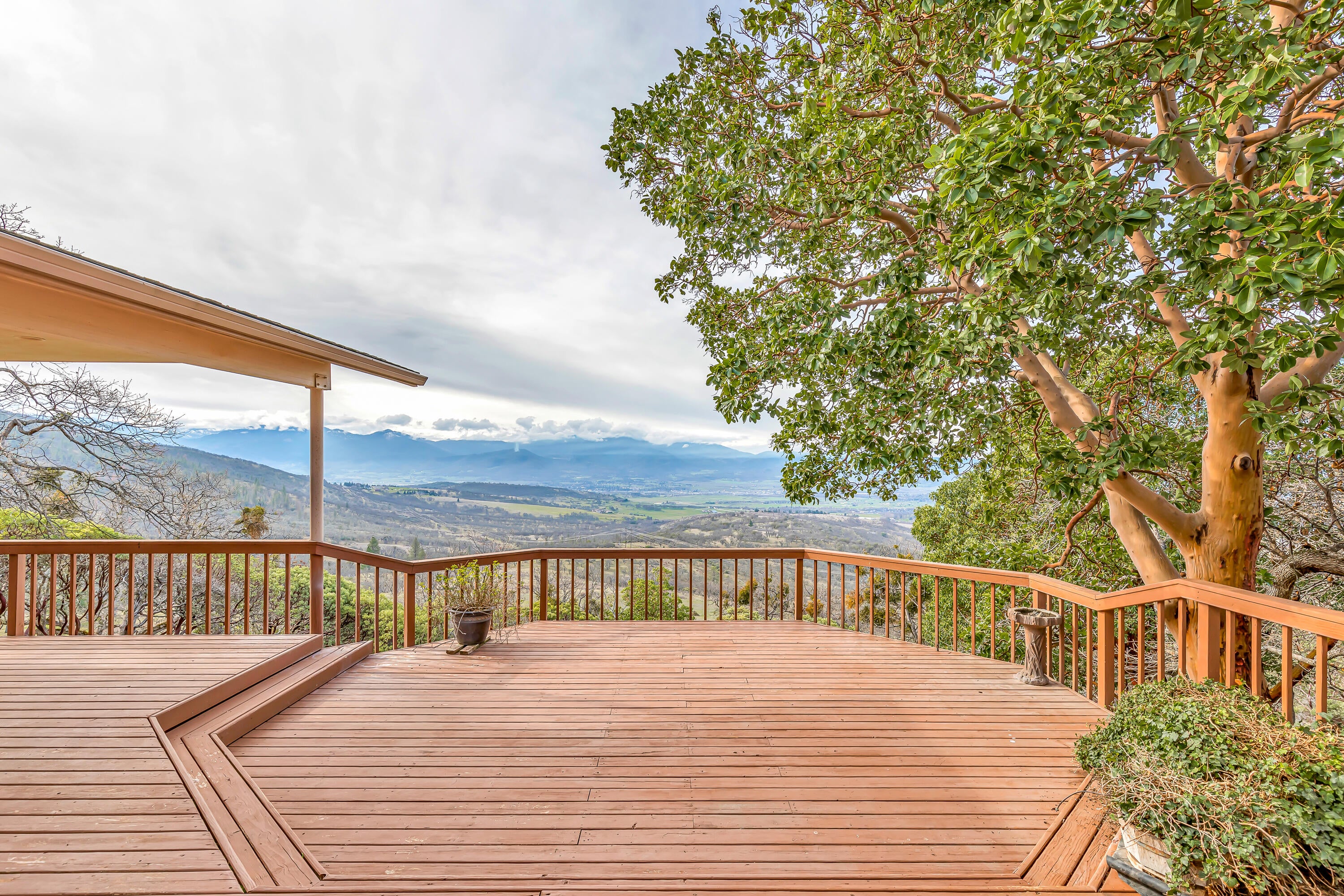 6550 Hillcrest Road Medford, OR 97504 - Photo 1 of 62 Amzing View Property!
