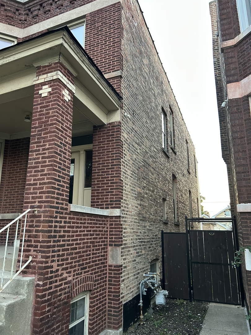 2114 Highland Avenue Berwyn, IL 60402 - Photo 3 of 47