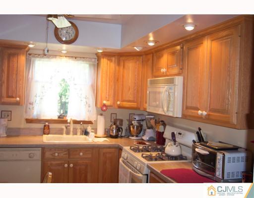 25 Brian Road Edison, NJ 08817 - Photo 4 of 10 Gallery Image 4