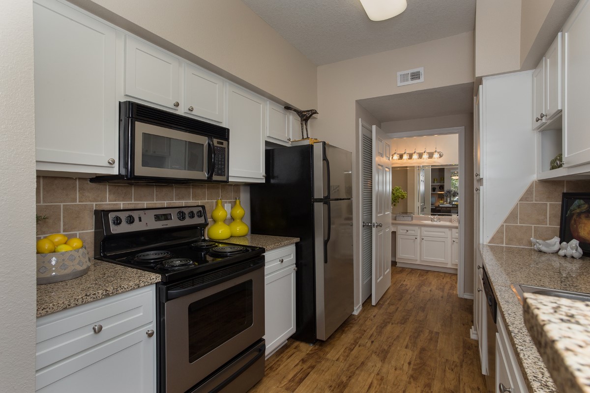 10440 Deerwood Road, Unit 90924 Houston, TX 77042 - Photo 3 of 20