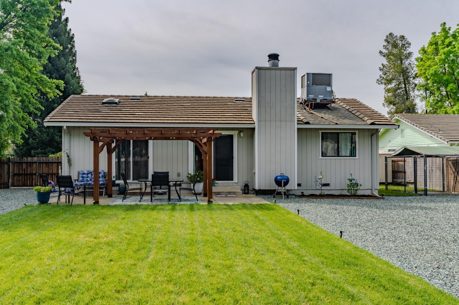 67 St Andrews Road Valley Springs, CA 95252 - Photo 45 of 58 a backyard of a house with table and chairs