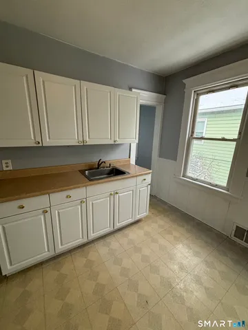 $1,700 | 130 Wilson Street, Unit 2, Bridgeport, CT 06605