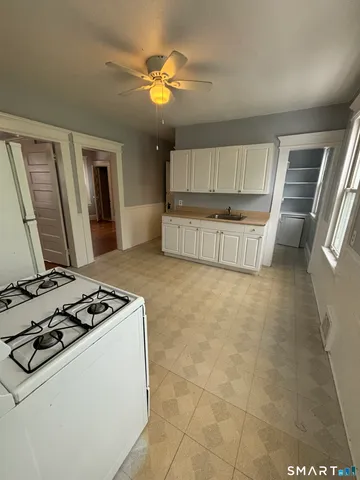 $1,700 | 130 Wilson Street, Unit 2, Bridgeport, CT 06605