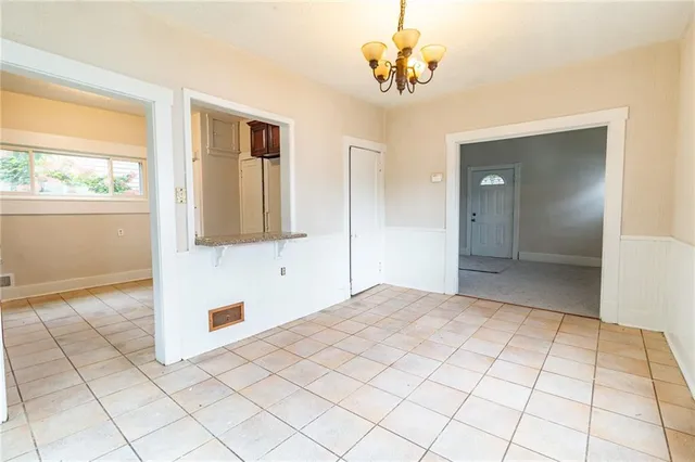 a view of empty room with window