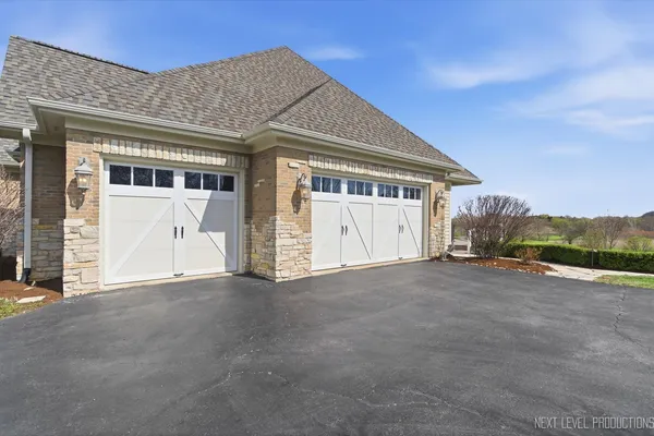 $850,000 | 1933 Spring Valley Drive, Elburn, IL 60119