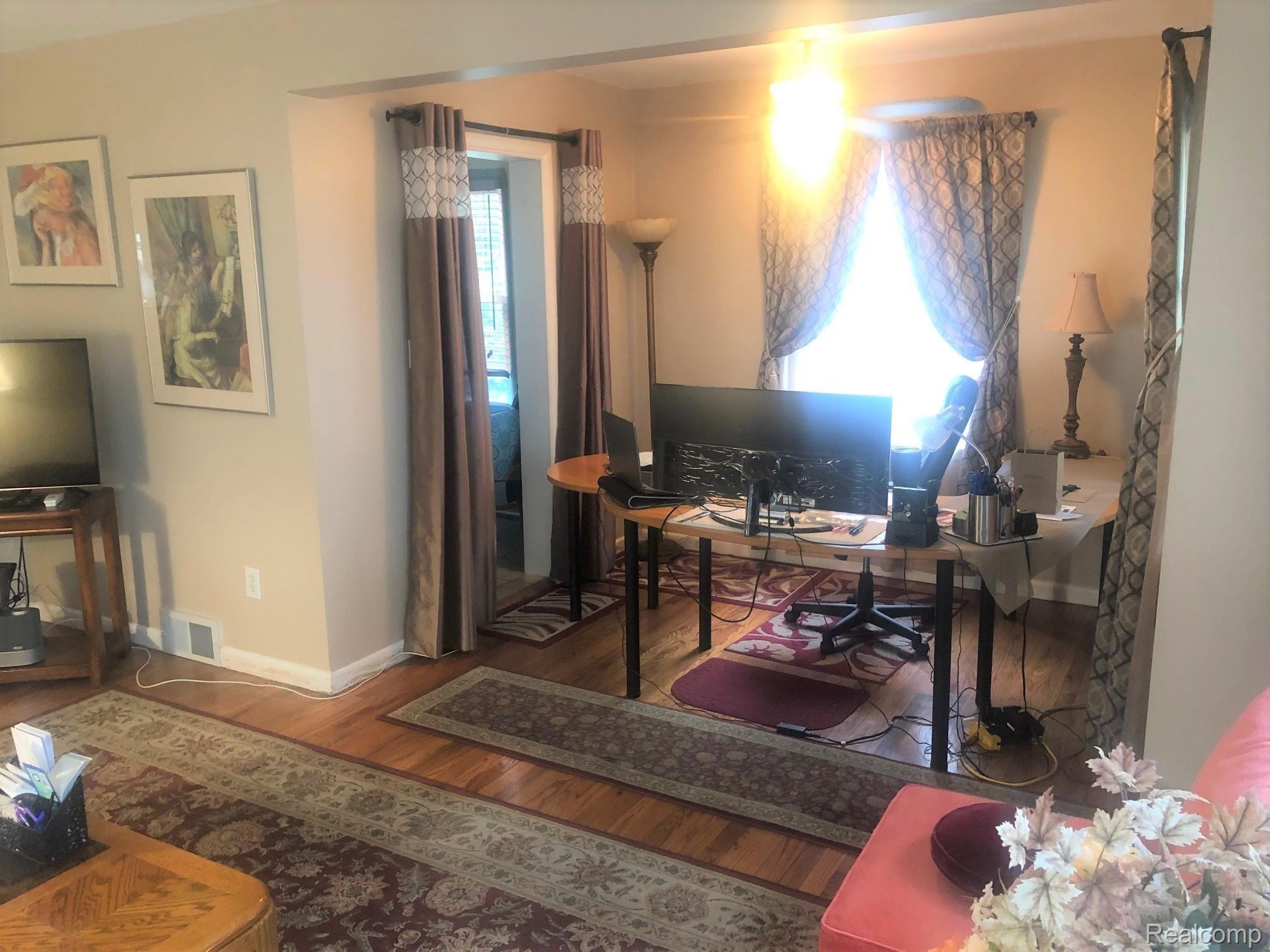3625 Rockingham Road Royal Oak, MI 48073 - Photo 13 of 35 IMG_9759.jpg