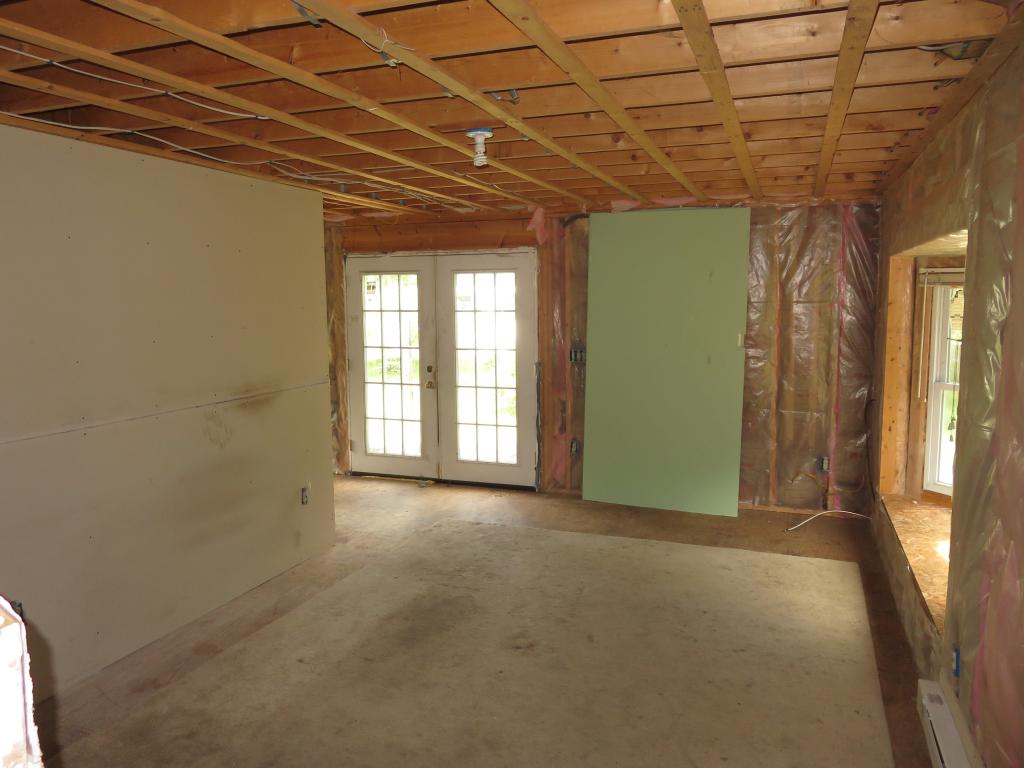 64 Mast Road Epping, NH 03042 - Photo 7 of 18
