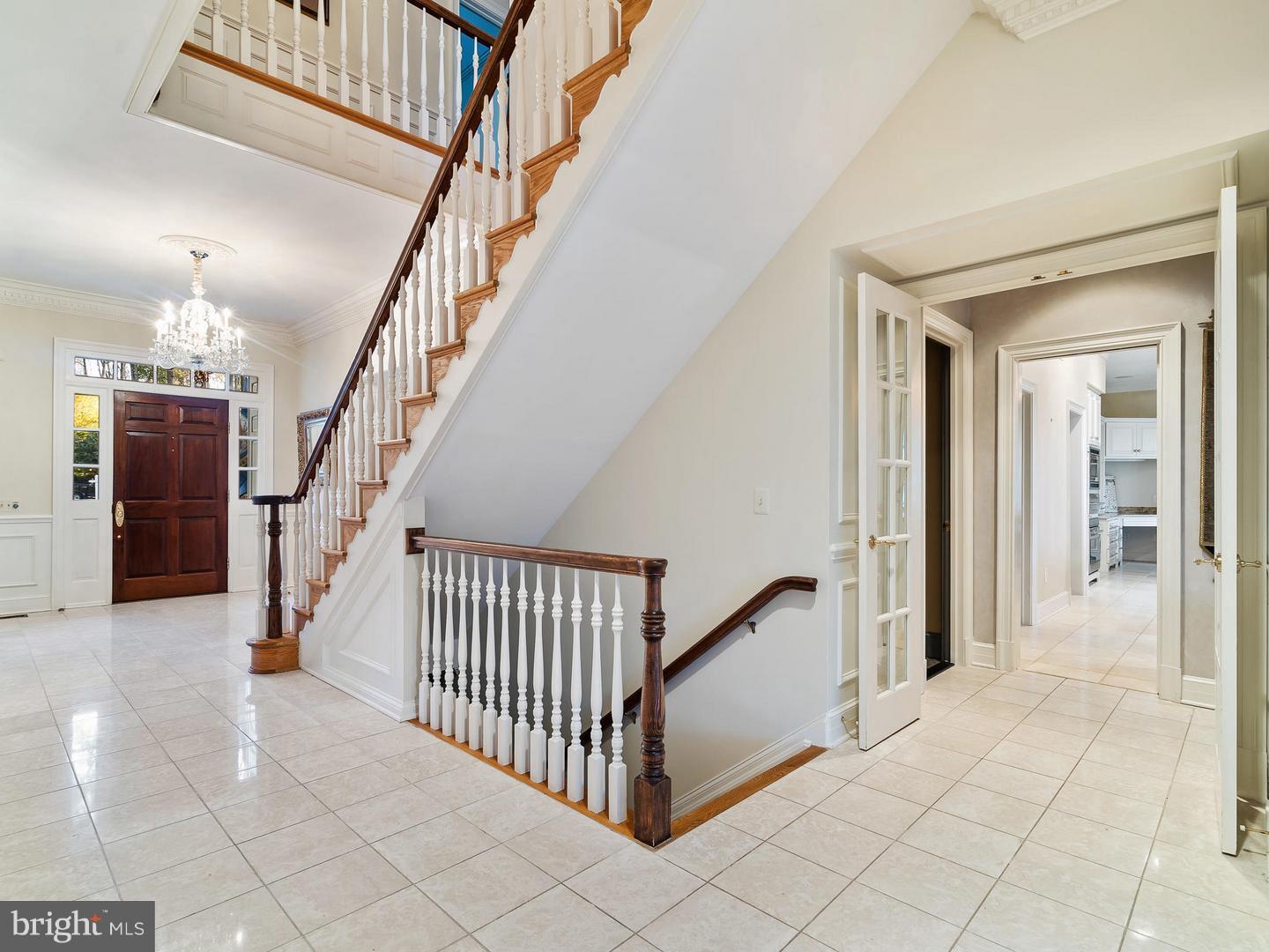 10828 Lockland Road Potomac, MD 20854 - Photo 2 of 56 MAIN LEVEL FOYER