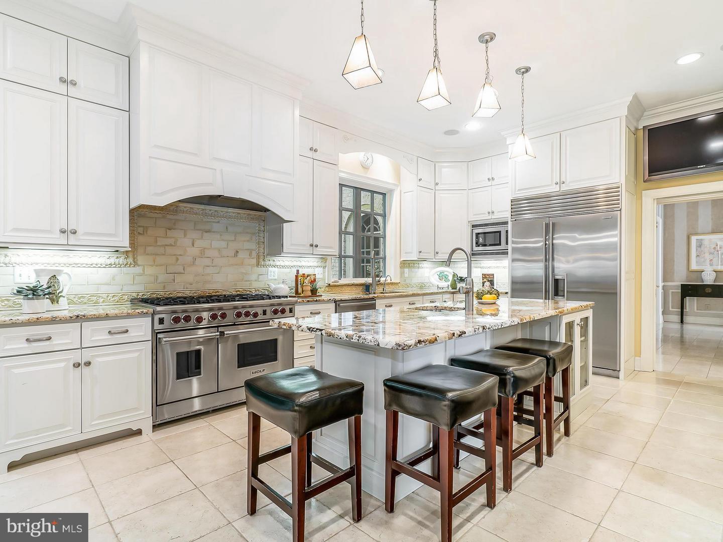 10828 Lockland Road Potomac, MD 20854 - Photo 12 of 56 KITCHEN
