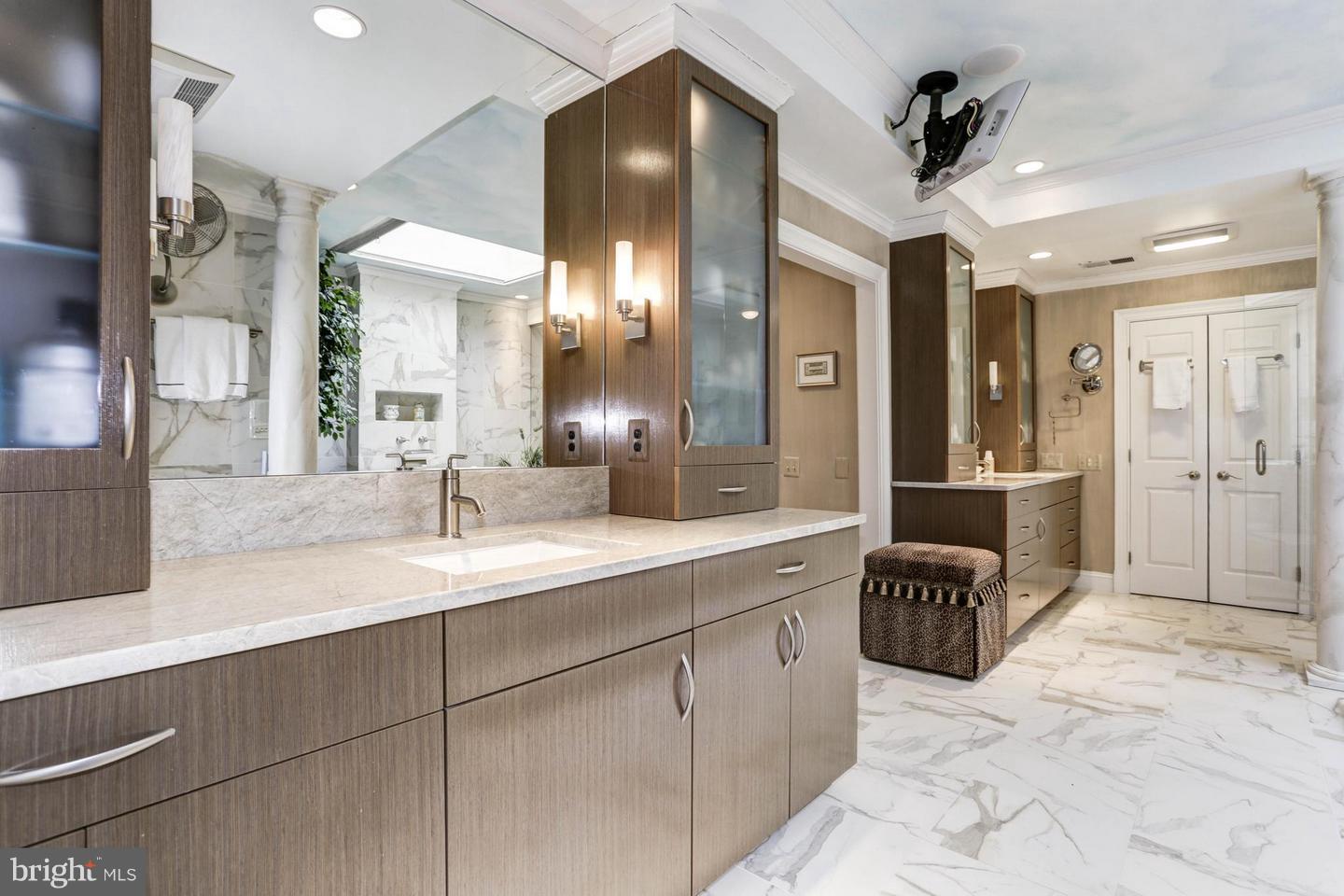 10828 Lockland Road Potomac, MD 20854 - Photo 17 of 56 MASTER BATH