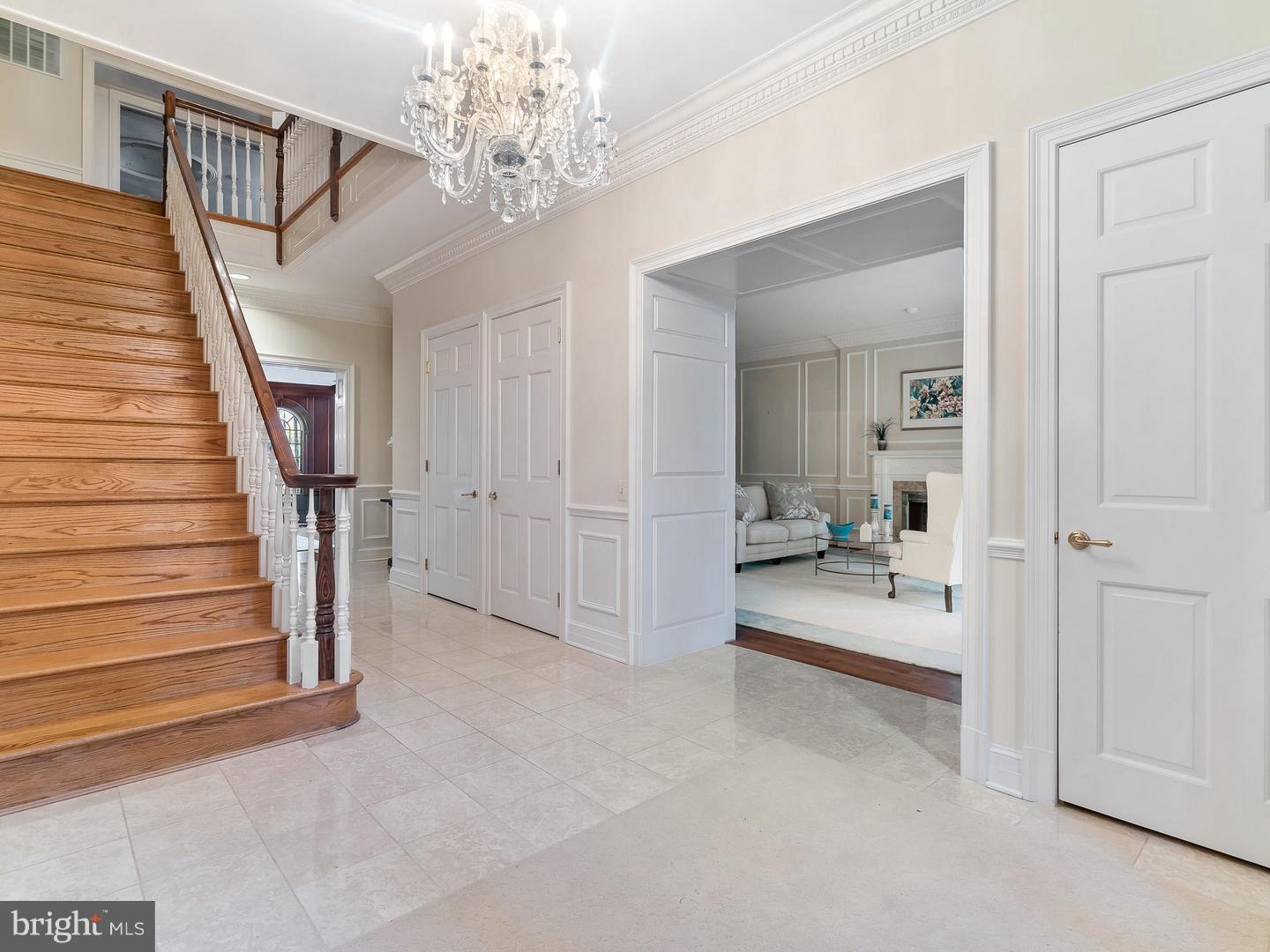 10828 Lockland Road Potomac, MD 20854 - Photo 19 of 56 FOYER