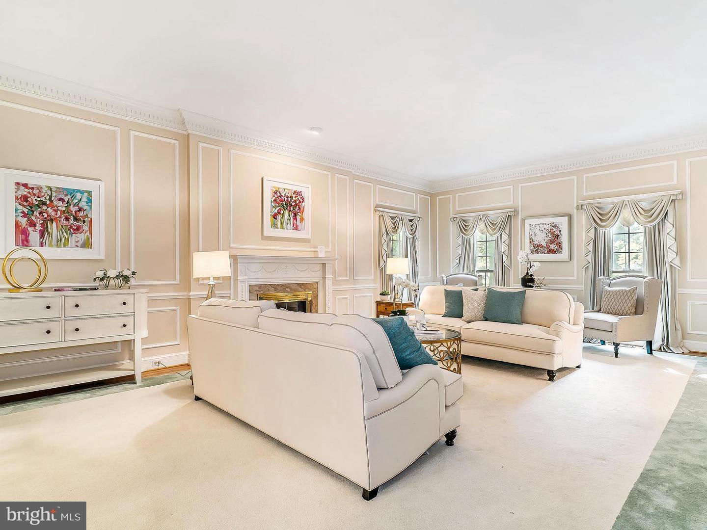 10828 Lockland Road Potomac, MD 20854 - Photo 3 of 56 LIVING ROOM