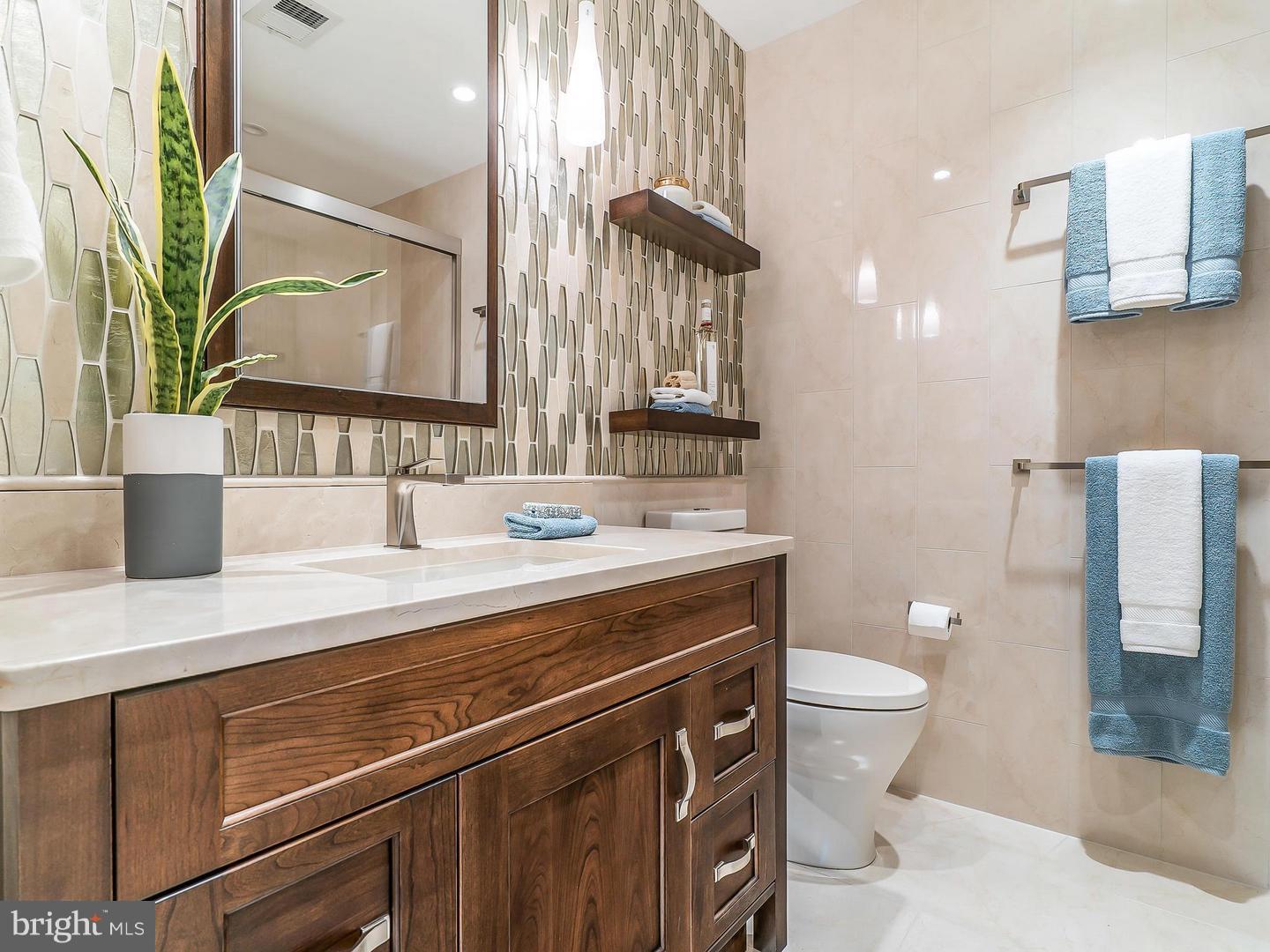 10828 Lockland Road Potomac, MD 20854 - Photo 23 of 56 BATHROOM