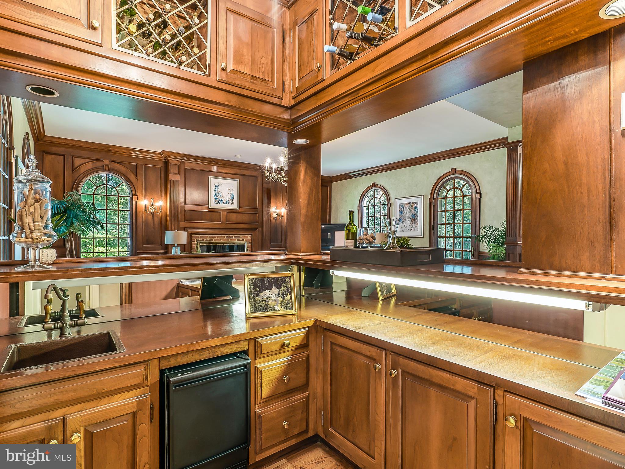 10828 Lockland Road Potomac, MD 20854 - Photo 36 of 56 WET BAR