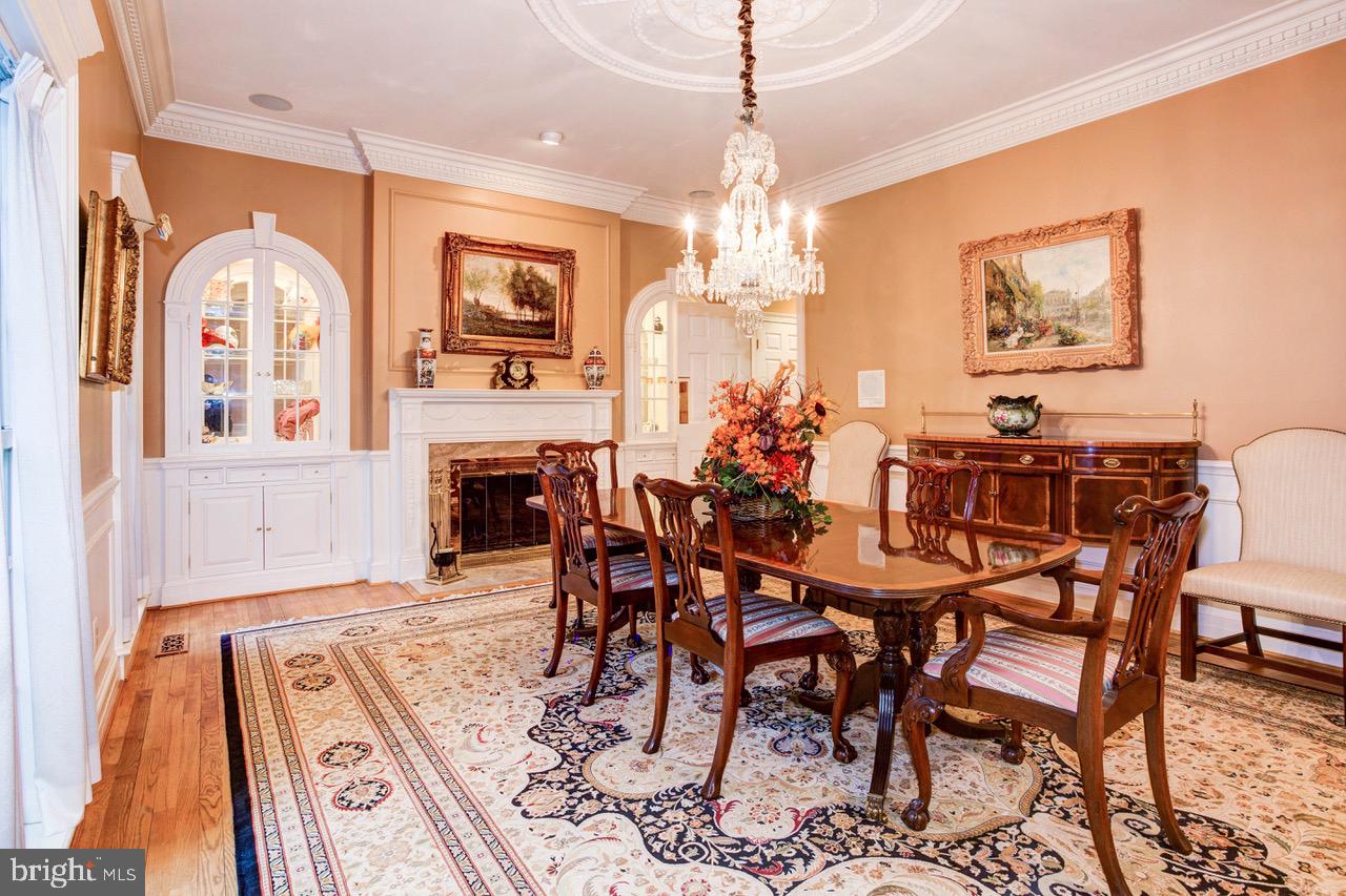 10828 Lockland Road Potomac, MD 20854 - Photo 5 of 56