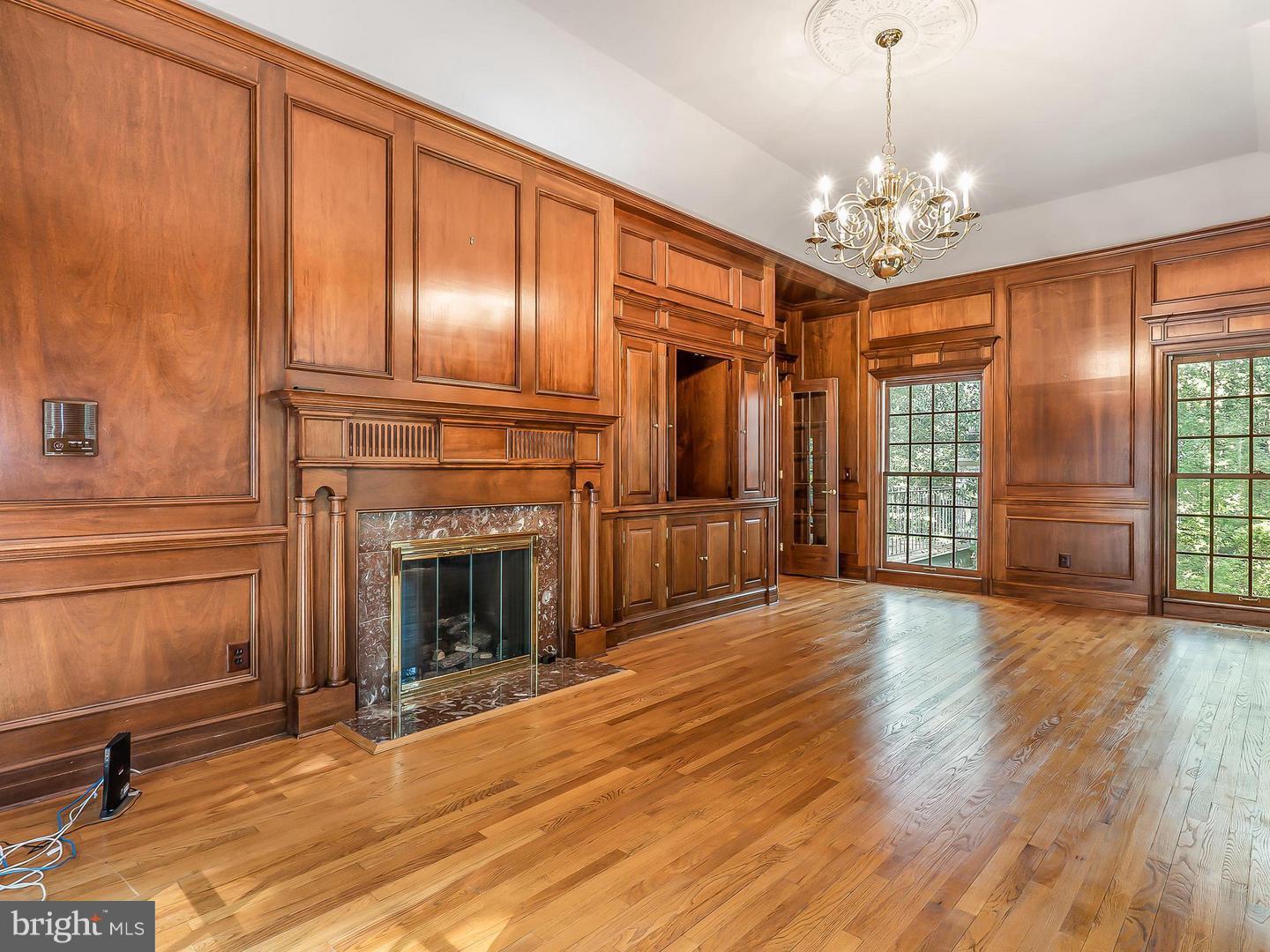 10828 Lockland Road Potomac, MD 20854 - Photo 7 of 56 LIBRARY