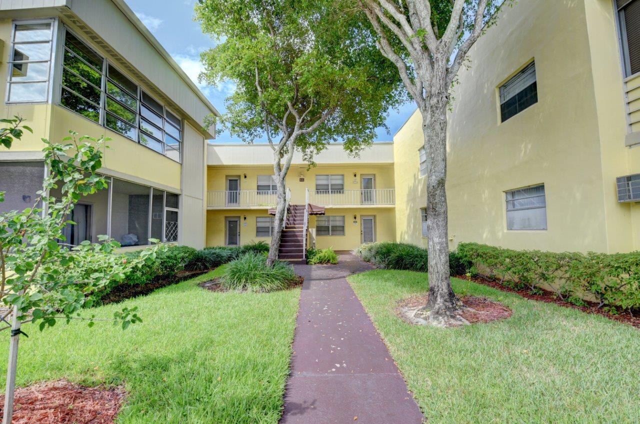 369 Capri H Delray Beach, FL 33484 - Photo 20 of 25 a front view of a house with garden
