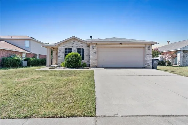 $2,295 | 1014 Mazourka Drive, Arlington, TX 76001