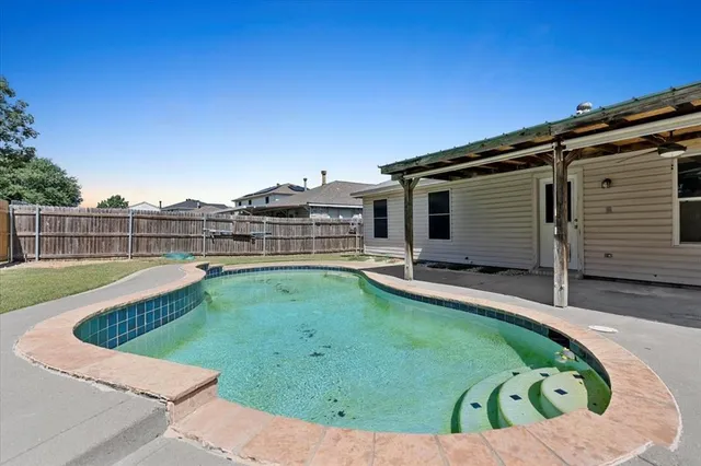 $2,295 | 1014 Mazourka Drive, Arlington, TX 76001