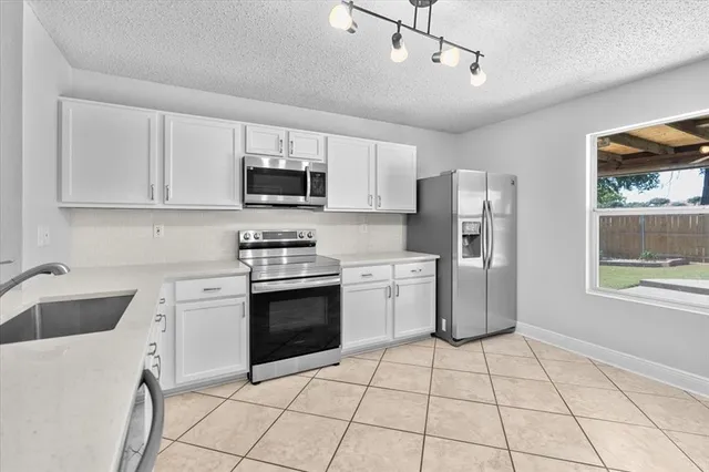 $2,295 | 1014 Mazourka Drive, Arlington, TX 76001