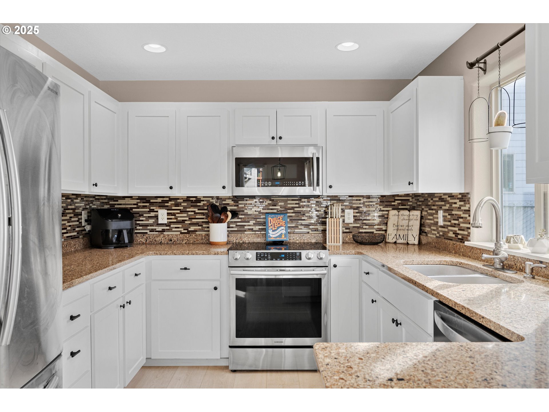 968 Salamander Road Southeast Jefferson, OR 97352 - Photo 13 of 32 a kitchen with granite countertop a stove sink and cabinets