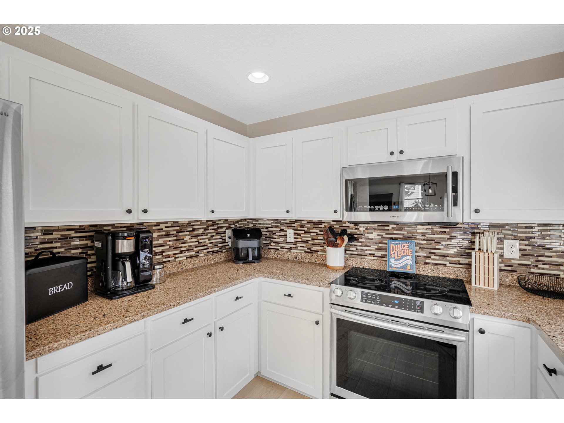 968 Salamander Road Southeast Jefferson, OR 97352 - Photo 17 of 32 a kitchen with white cabinets and appliances