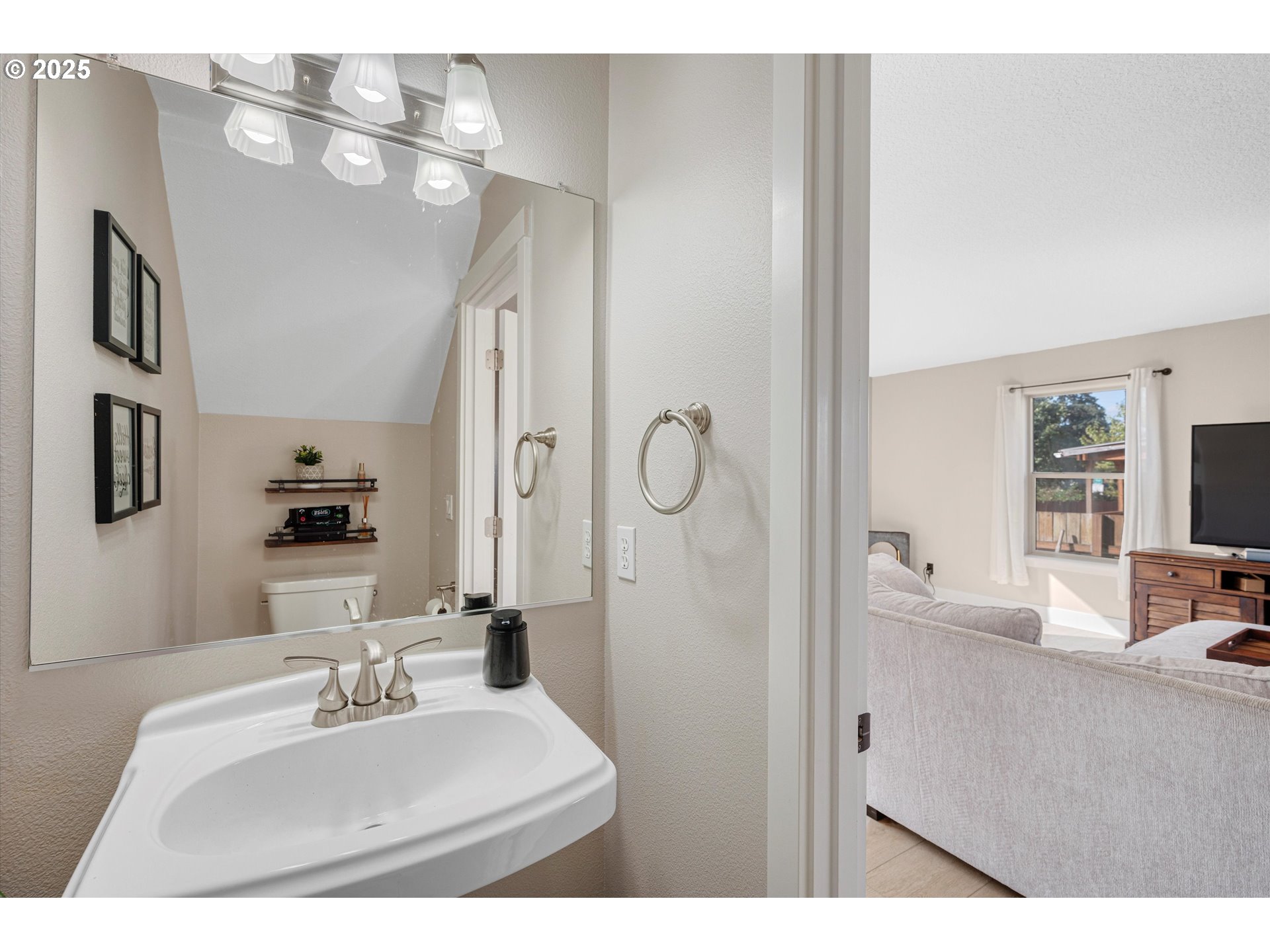 968 Salamander Road Southeast Jefferson, OR 97352 - Photo 19 of 32 a en suite bathroom with a double vanity sink and a mirror