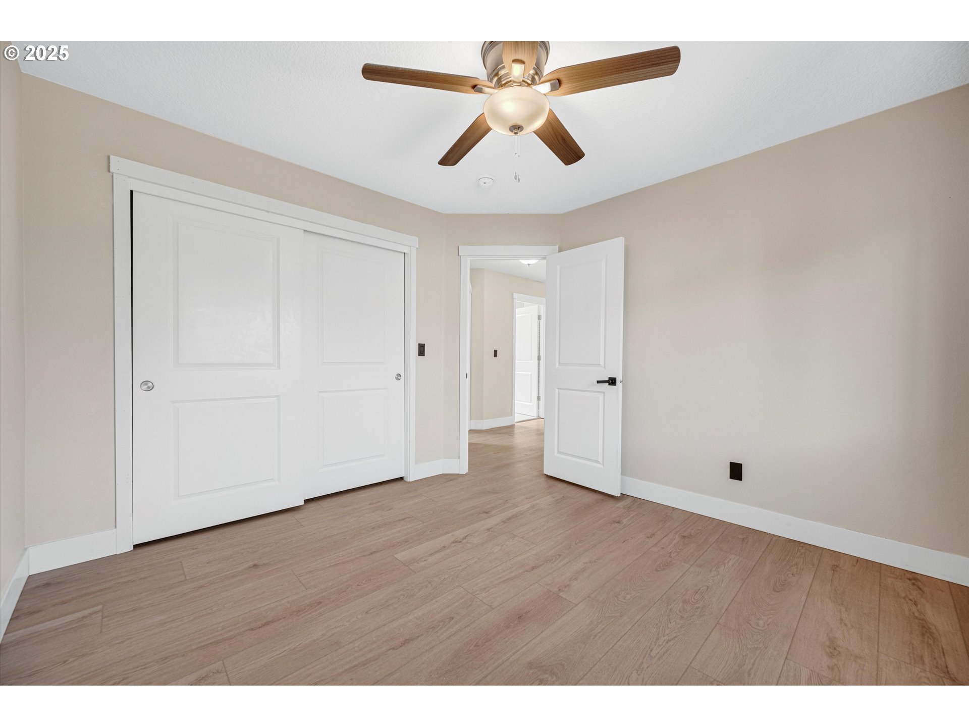968 Salamander Road Southeast Jefferson, OR 97352 - Photo 26 of 32 a view of an empty room with a window