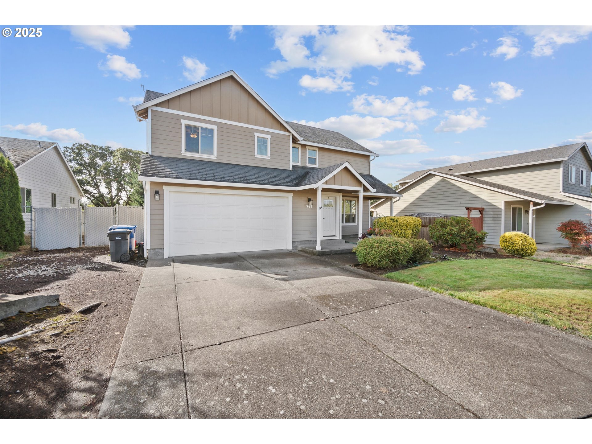968 Salamander Road Southeast Jefferson, OR 97352 - Photo 3 of 32 a view of a yard in front of a house with a large tree