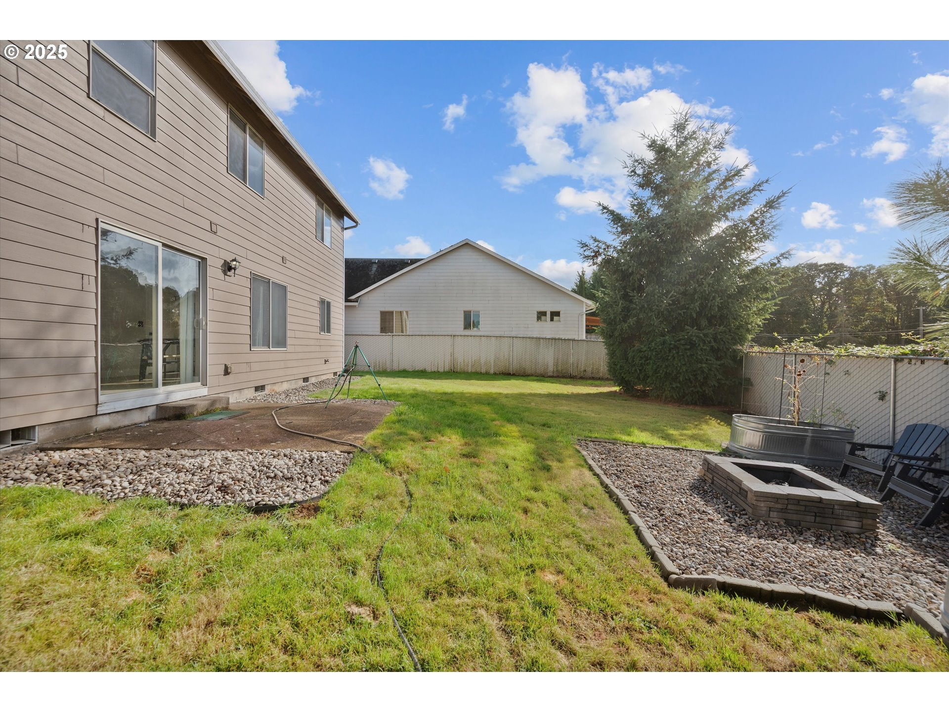 968 Salamander Road Southeast Jefferson, OR 97352 - Photo 32 of 32 a front view of a house with garden