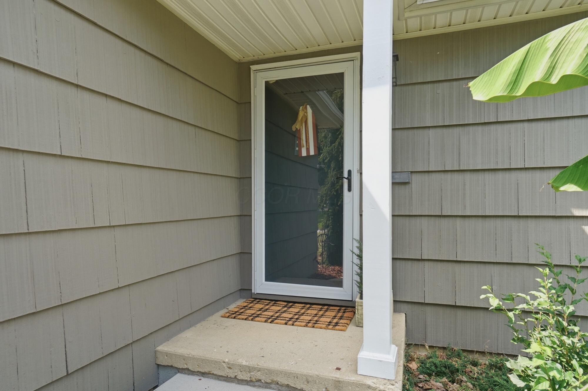 622 East Beaumont Road Columbus, OH 43214 - Photo 6 of 56 Inviting Front Entry