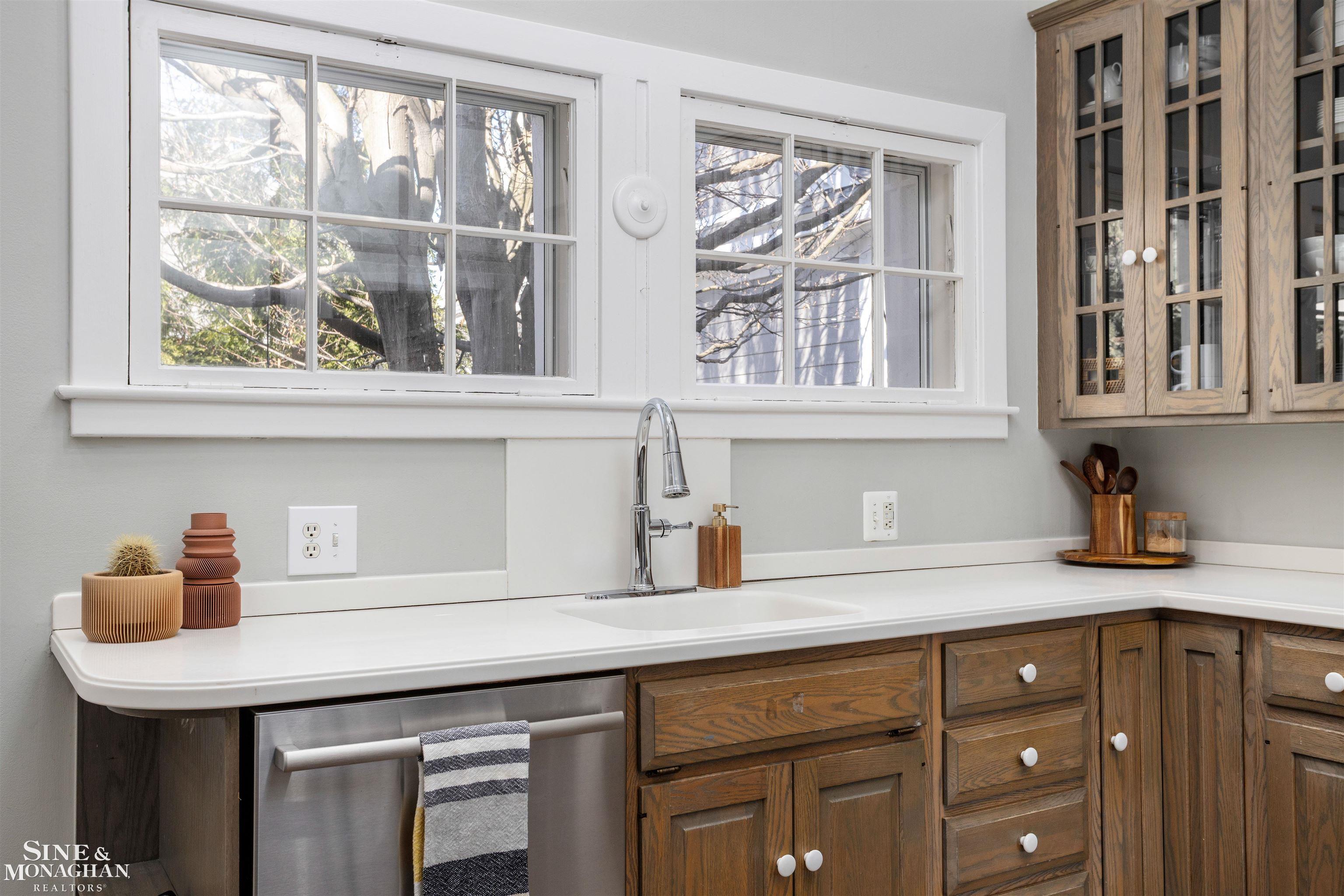 29 Fisher Road Grosse Pointe, MI 48230 - Photo 10 of 62