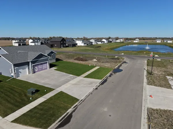 $499,999 | 10219 73rd Street South, Horace, ND 58047