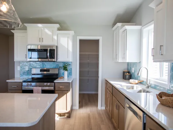 $499,999 | 10219 73rd Street South, Horace, ND 58047