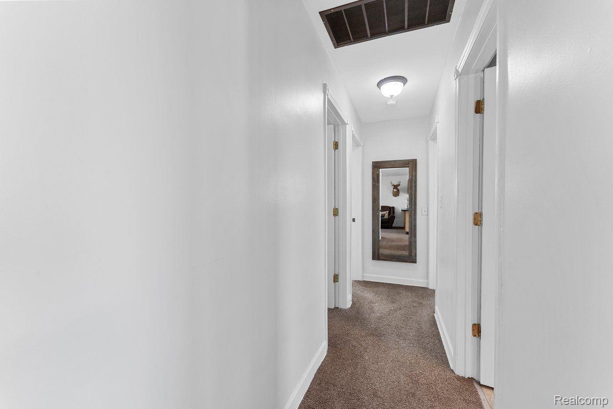 3365 Heiss Road Monroe, MI 48162 - Photo 11 of 31 Hallway